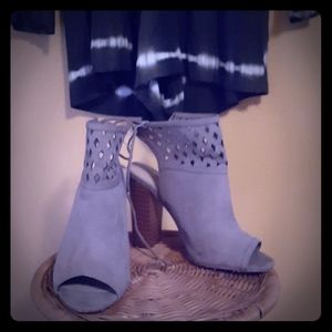 Gently used women's shoes